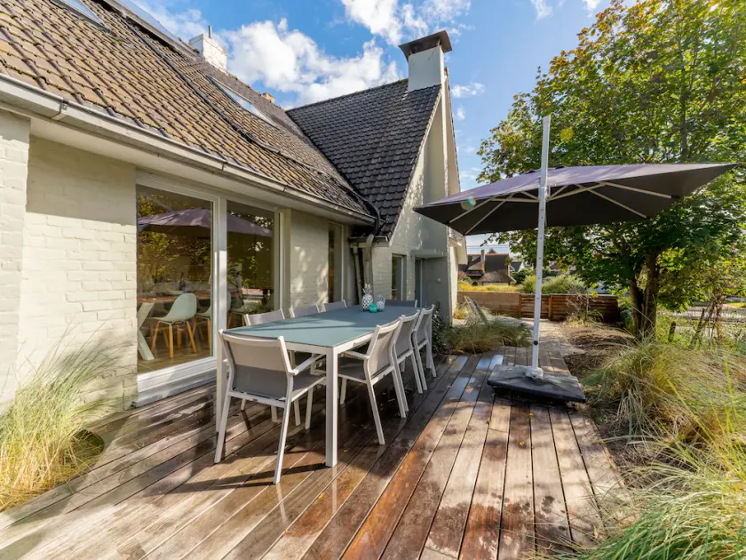 Beautiful holiday home near the beach - Image 1