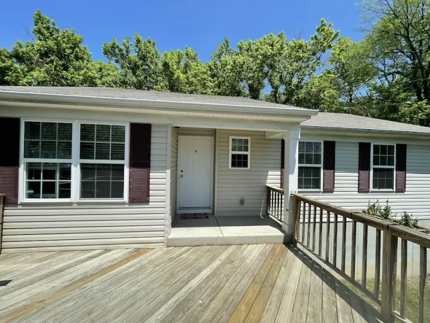 Cozy Cottage at Oak Creek Campground (pool, pet friendly, dog park, near Ark) - Image 1