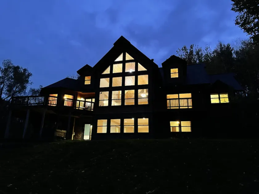 Private Retreat on 33 Acres with 1400 ft Lakeshore - Image 1