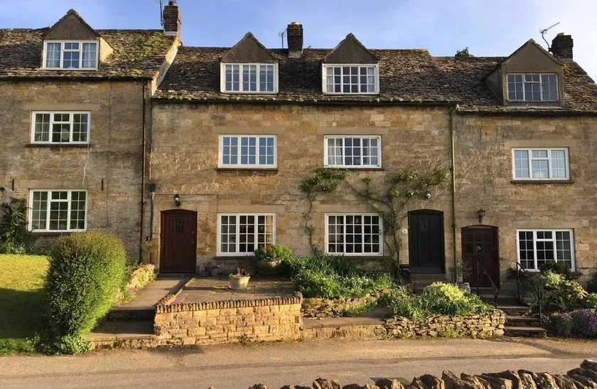WILLOW VALE, pet friendly, with a garden in Snowshill - Image 1