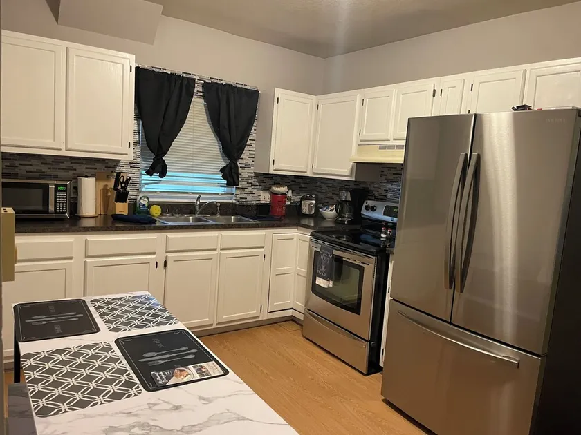 Vibrant 2 Bed Located Downtown/ Closing to Soaring Eagle/CMU - Image 1