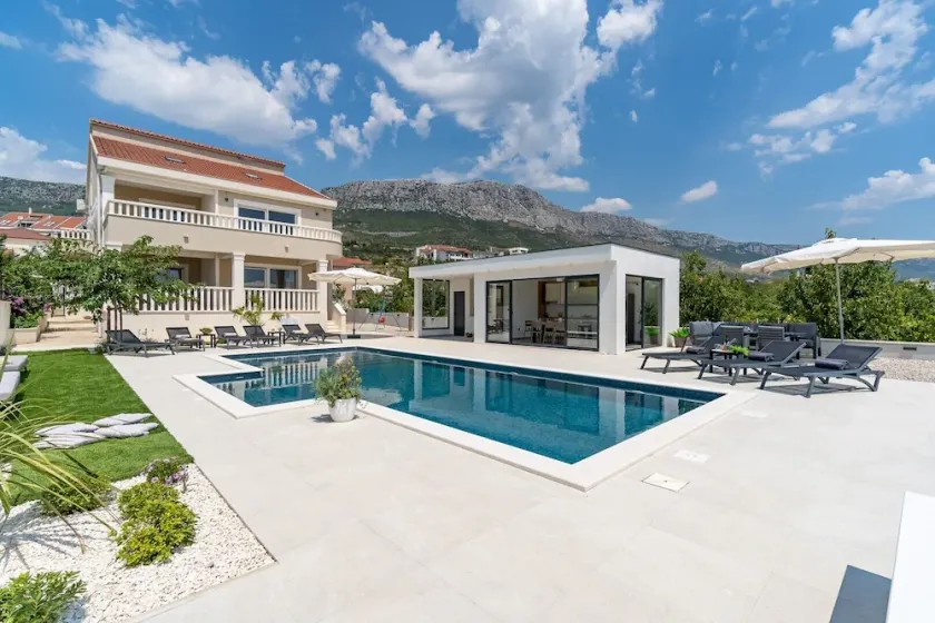 Villa Marisa with 51sqm pool, 5 bedrooms, gym - Image 1