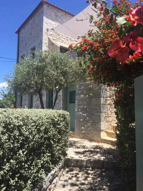 Mani - Maison en pierre traditionnelle - Image 1