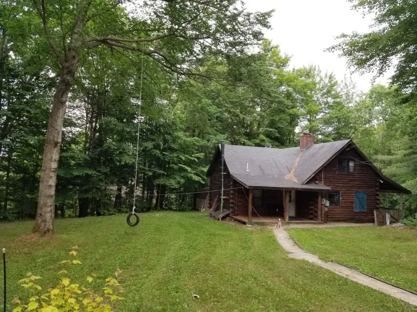 Brook Side Cabin Getaway - Image 1