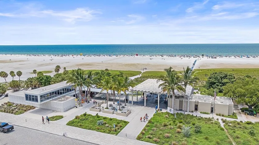 Crescent Siesta Key Charmer - Image 1