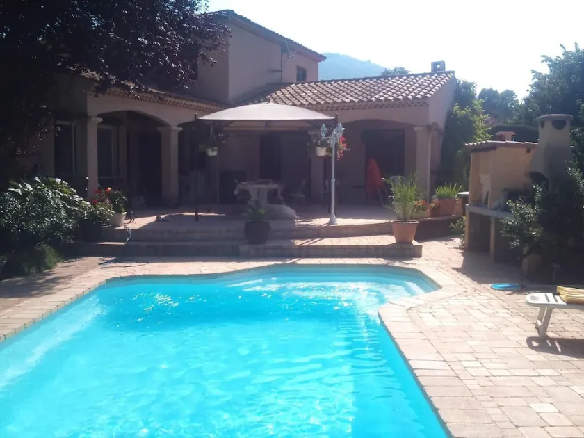 Stor oberoende studio i privat villa med trädgård, pool, jacuzzi - Image 1