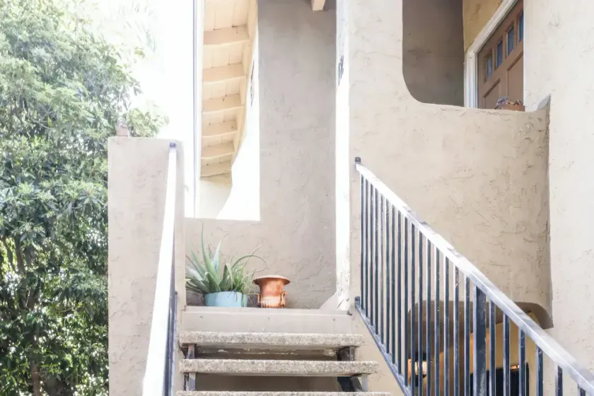 Escondido Urban Stay - Stylish 2BR Apartment - Image 1