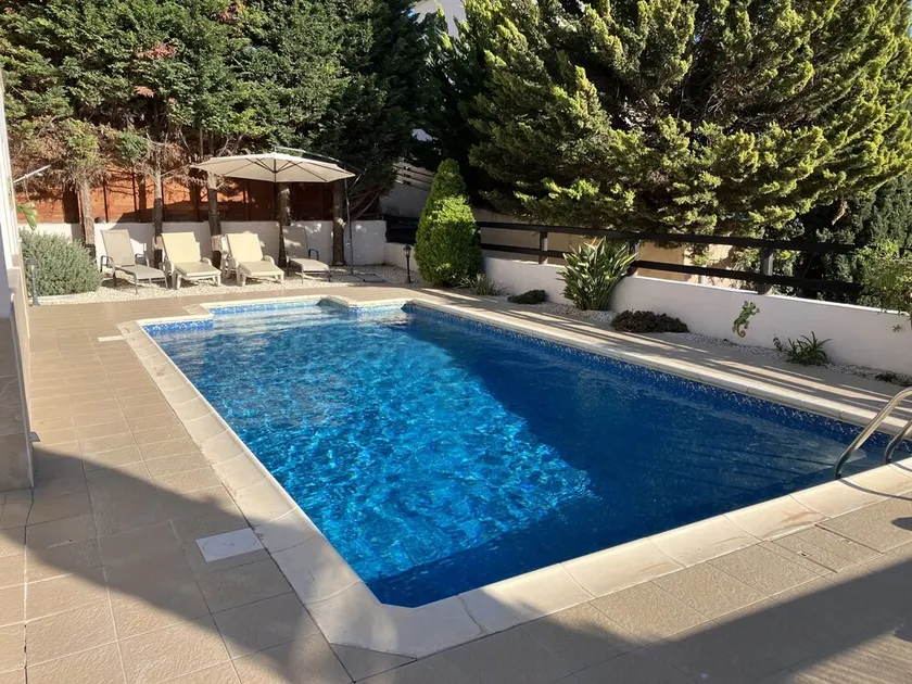 Piscine privée - toutes avec salle de bains - salle de jeux - grande terrasse bien exposée - climatisation complète - WiFi - Image 1