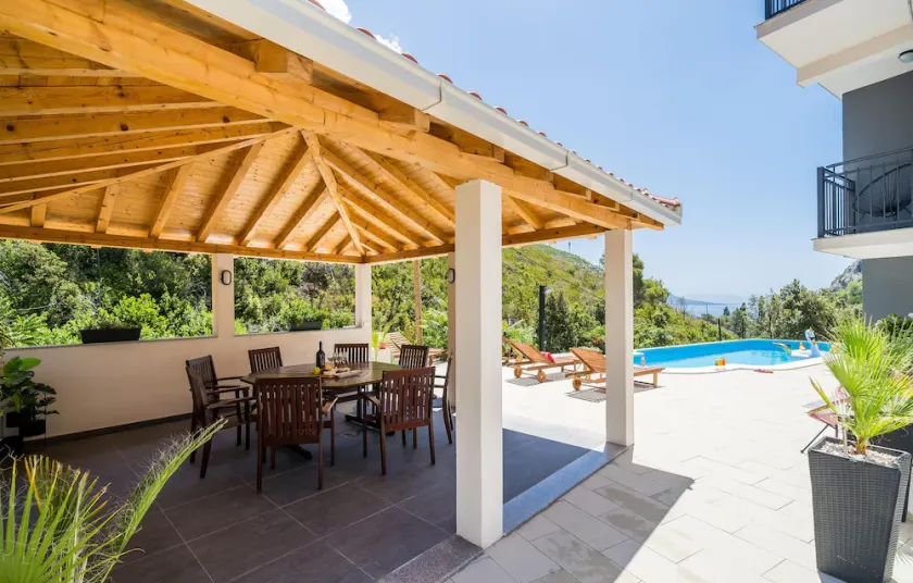 Luxurious Home In Trstenik - Image 1