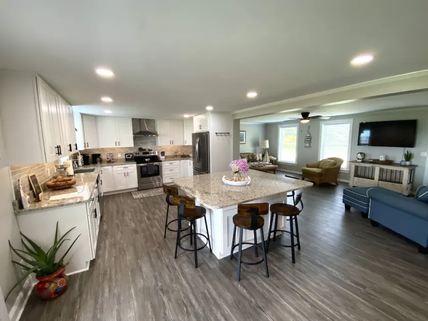 The Yellowfin Inn- Down East Vacation Home with Sound Side Views - Image 1