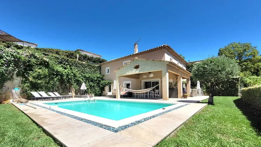 Villa contemporanea con piscina moderna - Image 1