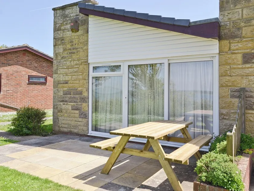 2 bedroom accommodation in Freshwater - Image 1