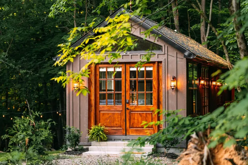GloCabin, Romantic Forest Escape on 32 Private Acres + Hot Tub + Trails - Image 1