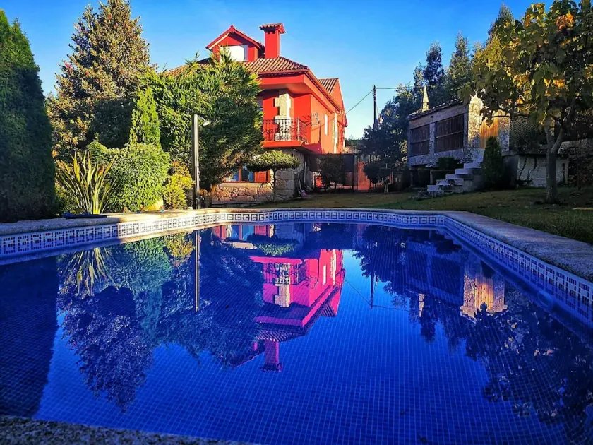 Villa centrale, con piscina, aria condizionata, giardino, WiFi gratuito e negozi - Image 1