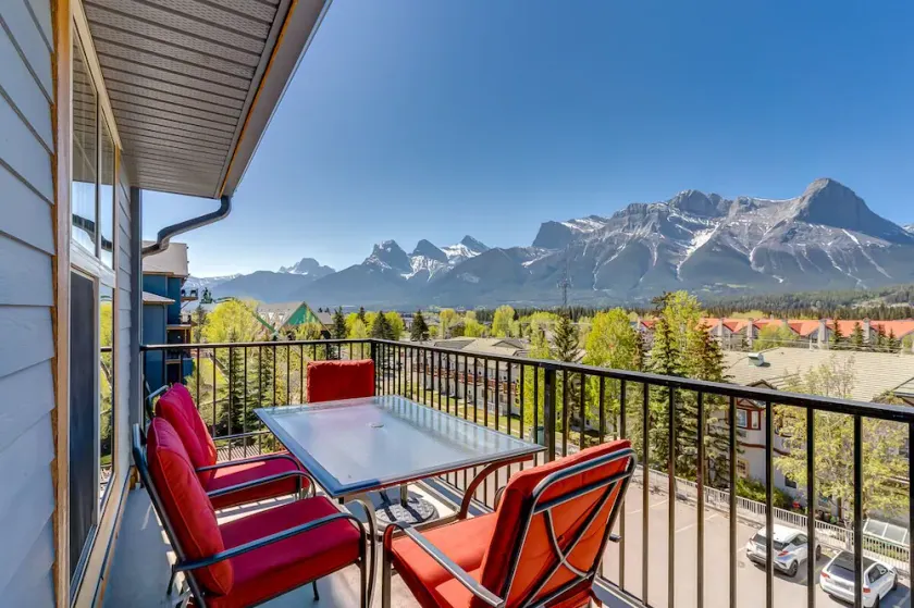 Epic Mountain Views! Outdoor Hot Tubs! - Image 1