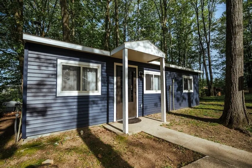 Cottage #6 Lake Life, 2 Bedroom Cottage - Image 1