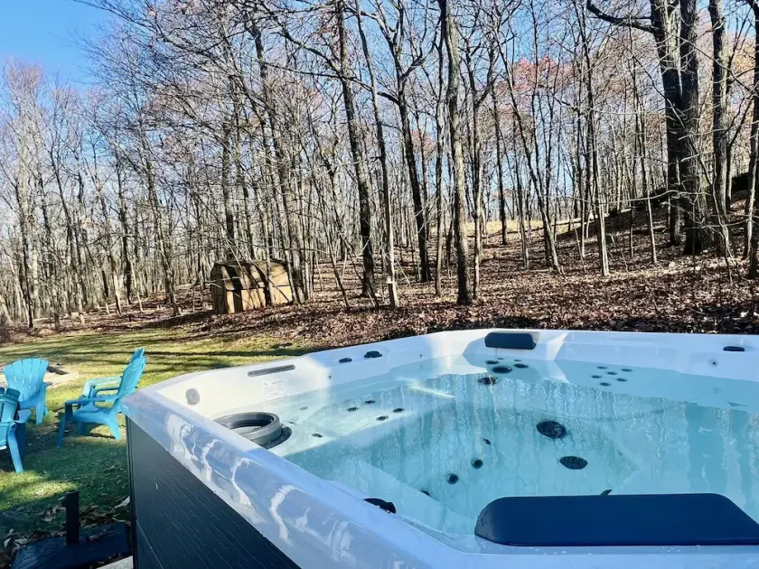 5 BDR Poconos Villa ~ Large Hot Tub ~ Game Room ~ Privacy - Image 1