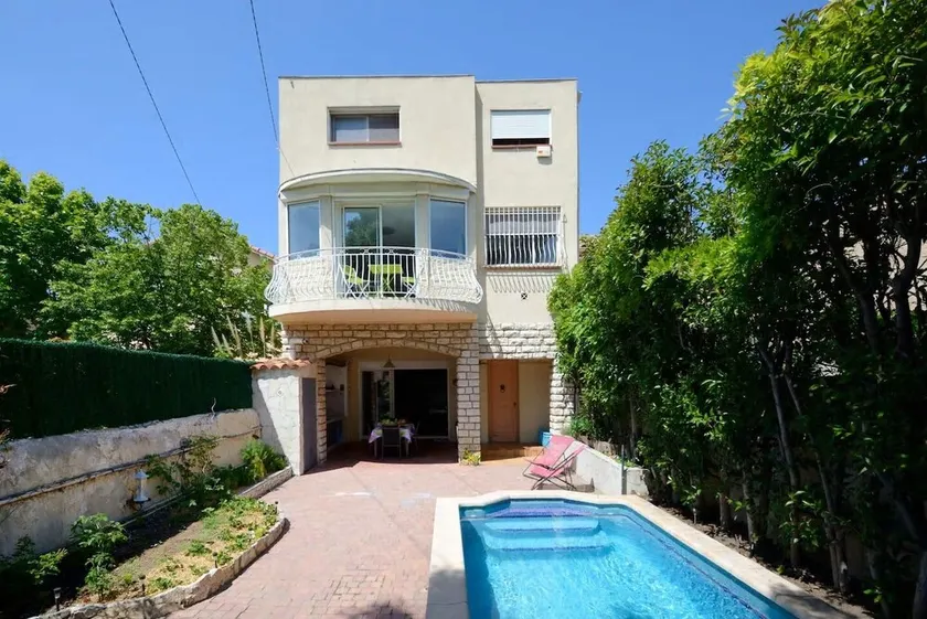Grande villa à Marseille avec piscine - Image 1