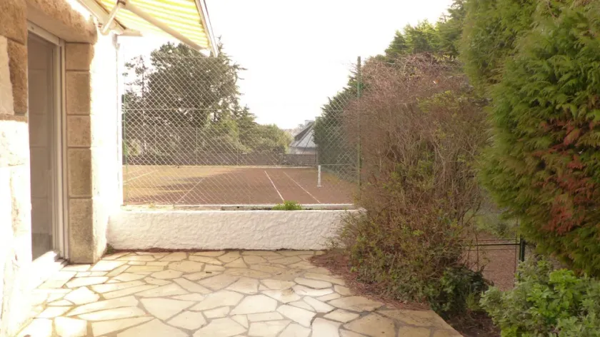 Large house with tennis court, beaches nearby - Image 1