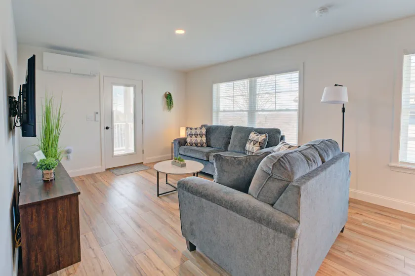 Rustic Charm Meets Modern Luxury: Stylish 2BR, 1BA Apartment - Image 1