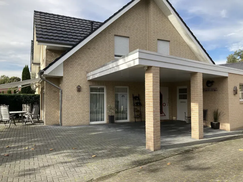 Superschöne Voll Ausgestattete Doppelhaushälfte mit Carport - Image 1