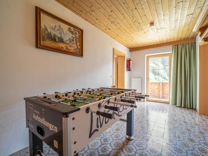 Group home with terrace, balcony and ski storage - Image 1