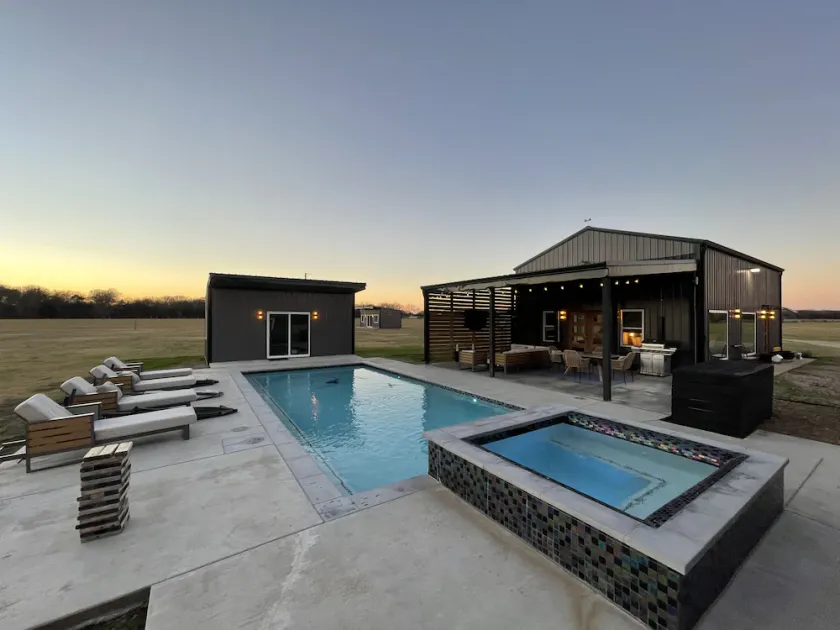 Barndominium in the Country on 11+ Acres: resort like pool/game room/guest house - Image 1