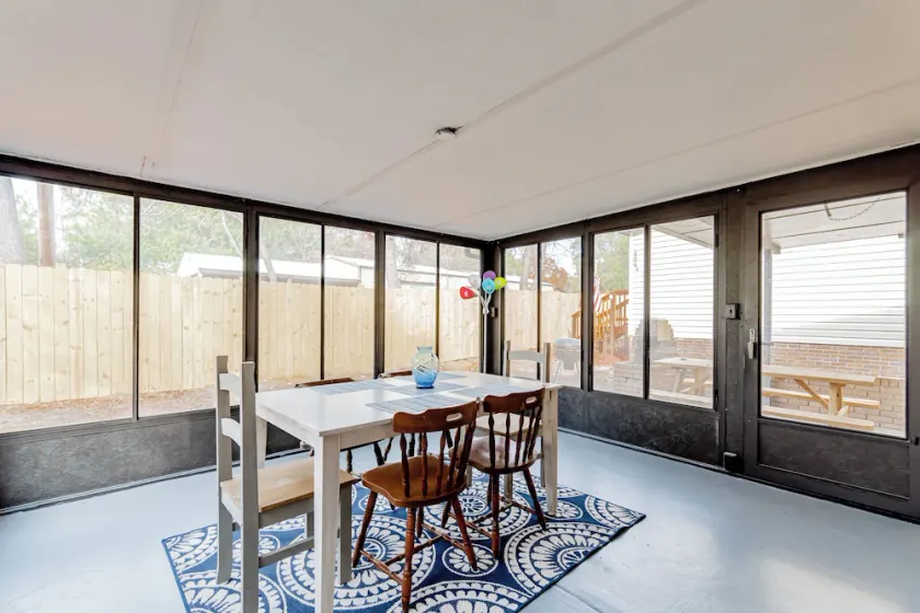 15mins to Downtown- Adorable on Taylor Both Units - Image 1