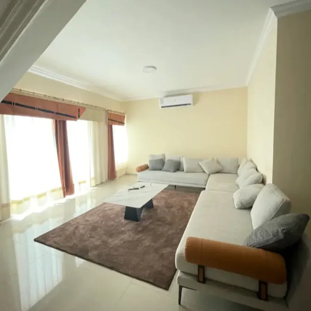 This stylish apartment is close to everything, making it easy to plan your visit - Image 1