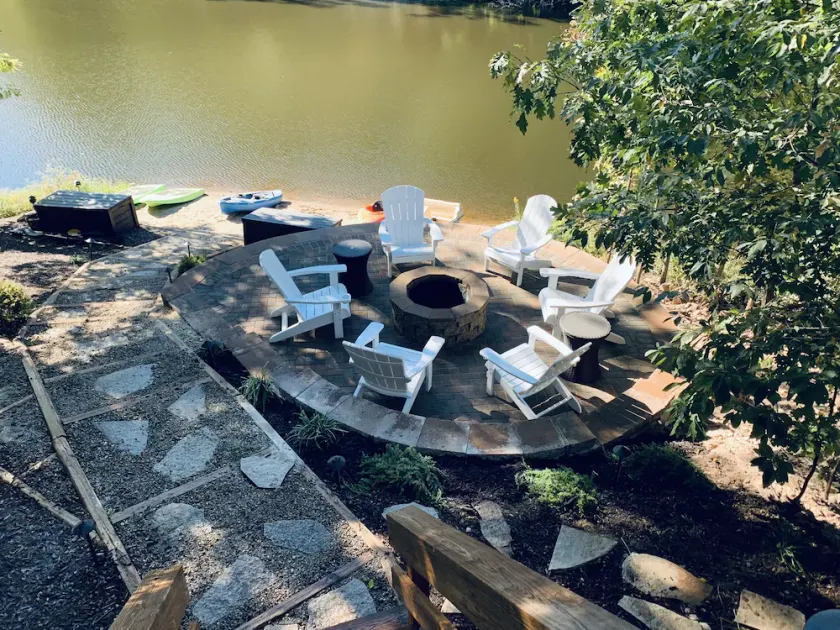 Gorgeous Lakefront Getaway - Innsbrook Chalet with Outdoor Spa! - Image 1