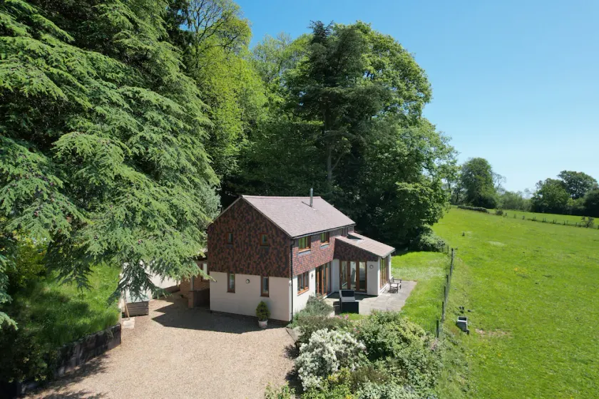 Landdistrikterne Luksus Farm Based Cottage i Central Surrey Hills endnu tæt på London! - Image 1