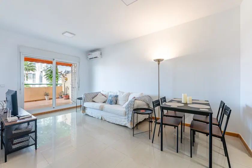 Beautiful 2 Bed Apartment Los Pacos - Image 1