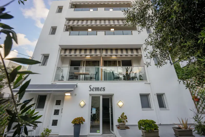 Semes Luxury Apts by Estia - Image 1