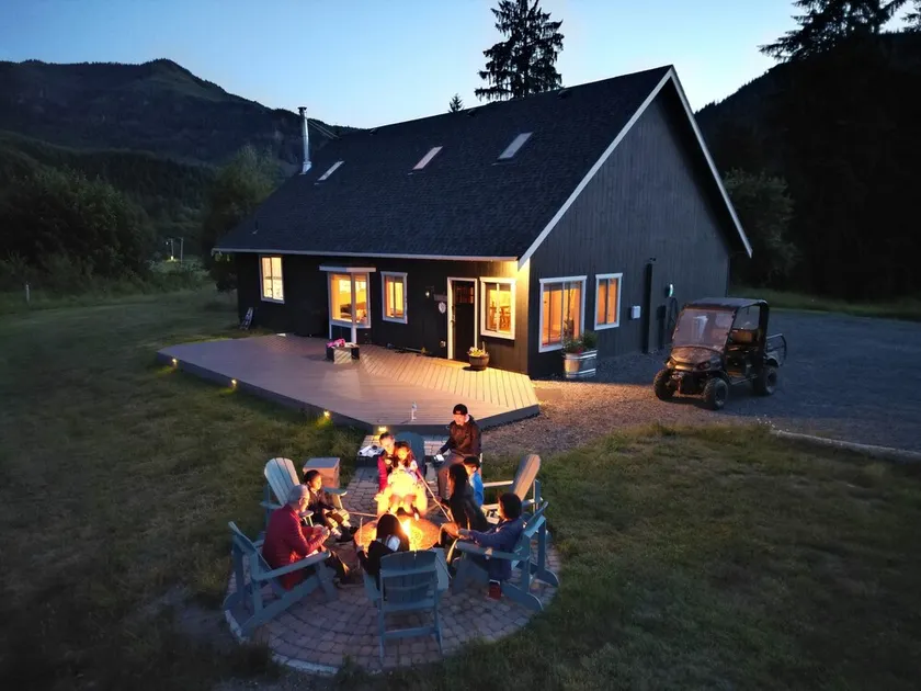 Charming 2BR Farmhouse Amazing View of Mt. Rainier - Family Friendly + Game Barn - Image 1