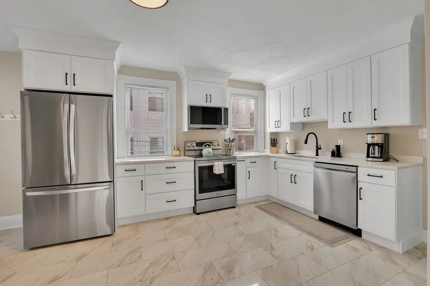 Charming New England Home in West Hartford Center - Image 1