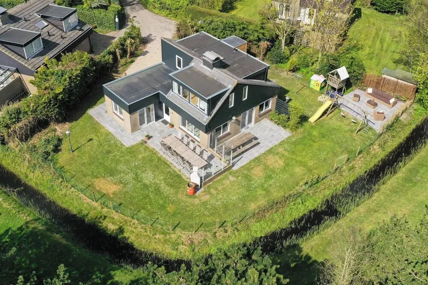 Feriepark Krim Texel, 5 soveværelser, 2 badeværelser, 3 toiletter, sauna, stor have - Image 1