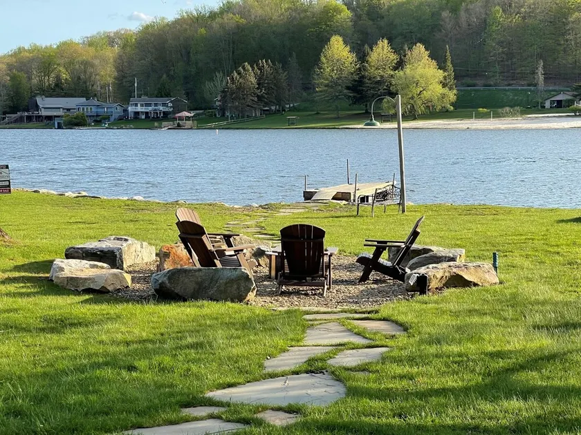 Lakefront 4 Bedroom 2.5 Bath Hot Tub, Firepit, Dock, Deck and great backyard! - Image 1