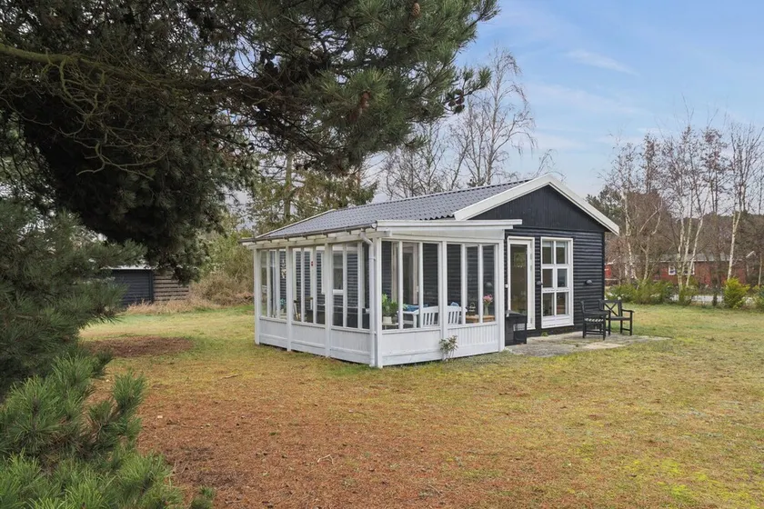 Holiday Home Near Beautiful White Sandy Beaches - Image 1