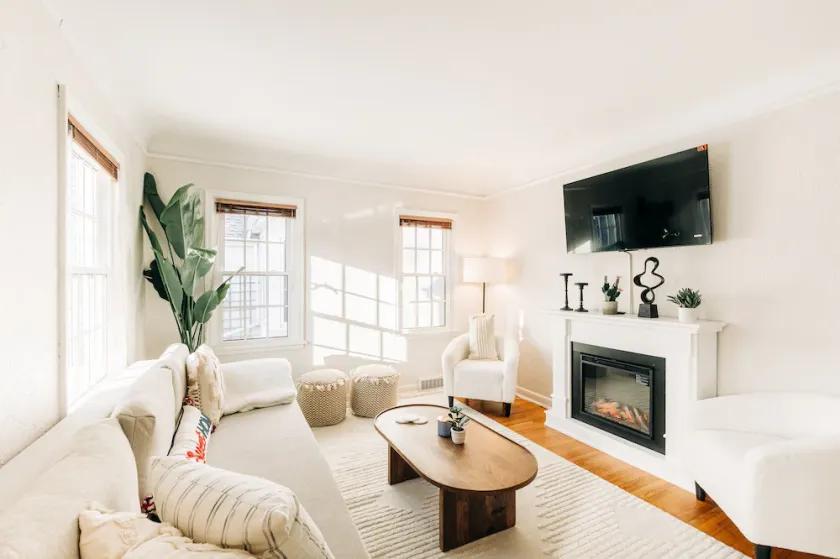 Charming, cozy urban cottage by Como & MN State Fair with Renovated rustic den - Image 1