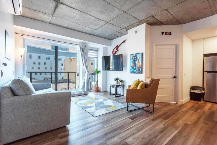 The FEQ Lodge (with rooftop pool and gym) - Image 1