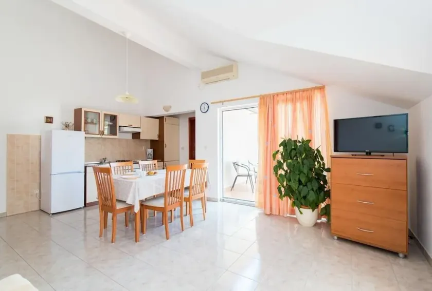 Apartment Orange - 30m from beach - Image 1