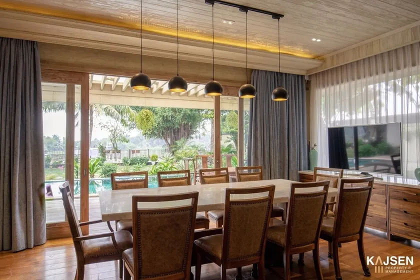 Tropical backyard & Luxury wooden villa, 5 min to local night market, 10 to Mall - Image 1