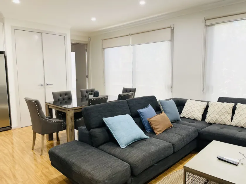 D112 Braybrook Central Stay-Great Getaway - Image 1