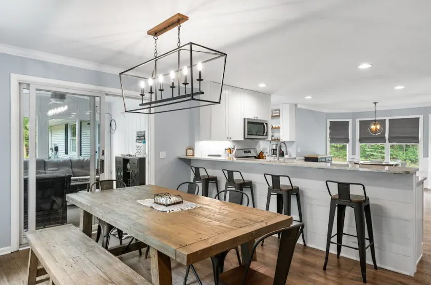Gorgeous home in Harbor Springs with Hot tub! - Image 1