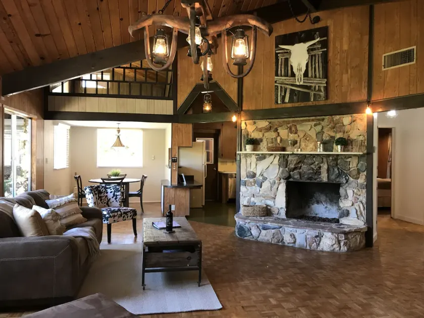 Vintage Adelaida Home on 16 acres - Image 1