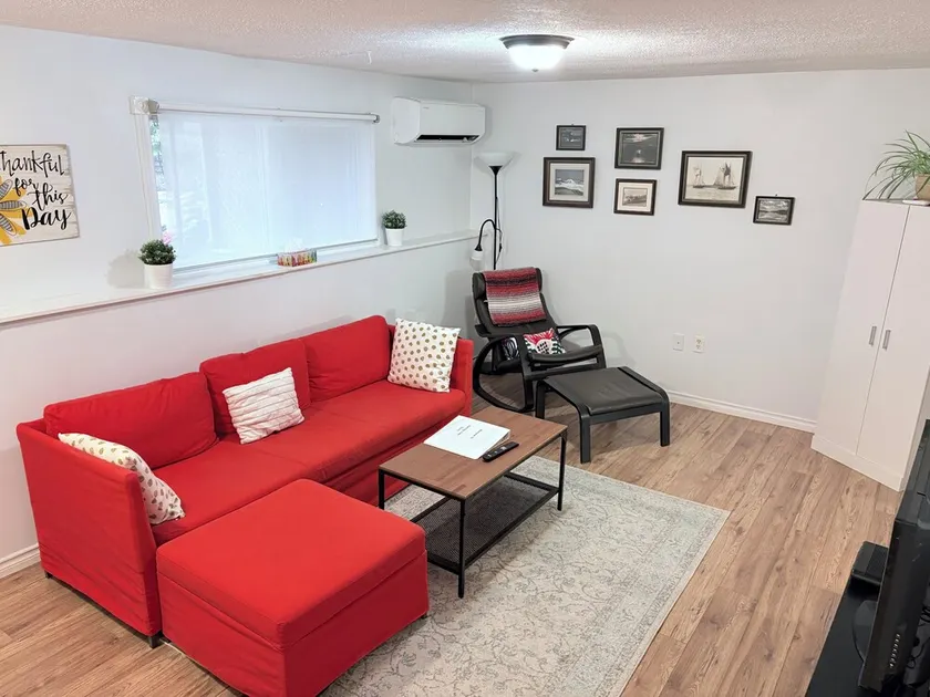 Quiet, large private backyard, fully equipped, dreamy beds!  Short or long term. - Image 1