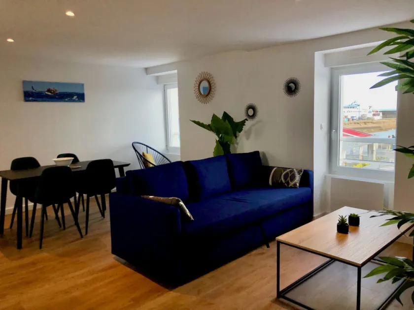 Apartment facing pier with sea view, WIFI and secure parking space - Image 1
