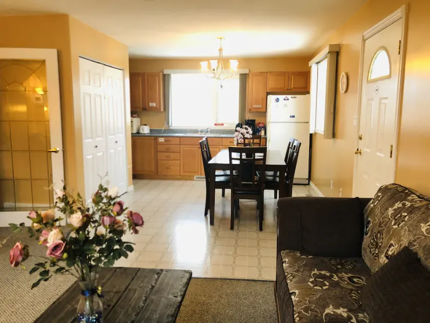 DT Whitehorse Top Floor 2 En-suite Unit  - Image 1