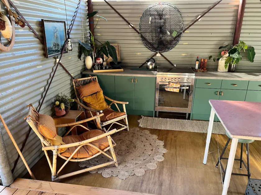Funky beach shack off-the-grid @ Kooringal - Image 1