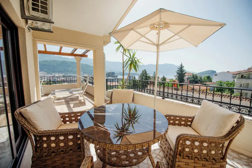 Penthouse apartment with jacuzzi on the terrace - Image 1